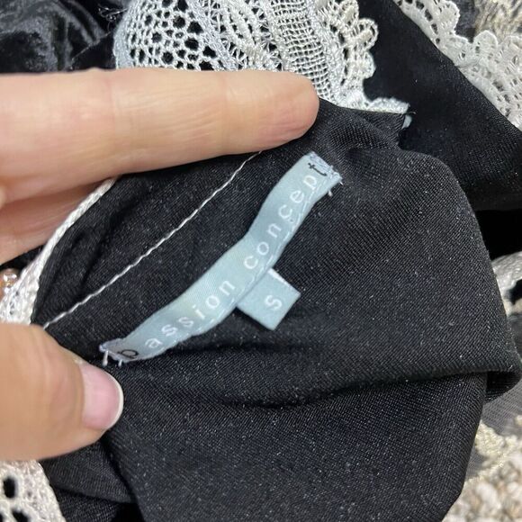 Passion Concept Blouse Tunic sz Small Black Velveteen Lace Beads Gothic Wedding - Picture 14 of 14